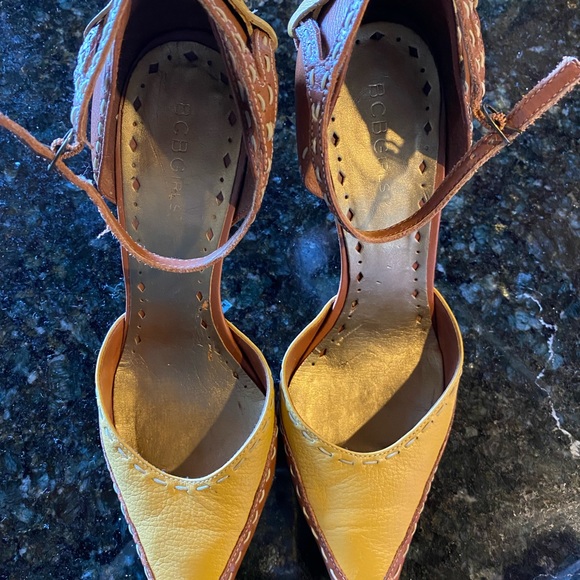 BCBG Women’s Pump - Picture 1 of 1